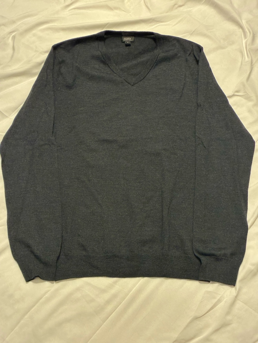 J. Crew 100% Wool Men's V-Neck Sweater in Dark Gray